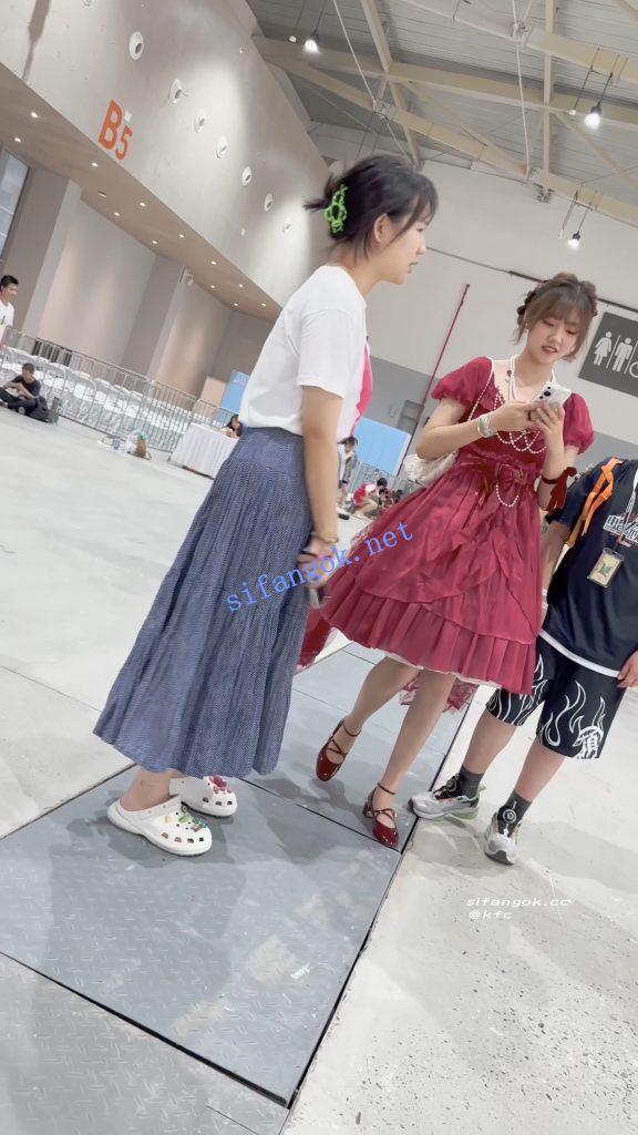 【KFC】学生妹跟着妈妈弟弟逛街·红色长裙白色一次性内微透【1V】【890M】 12 【KFC】学生妹跟着妈妈弟弟逛街·红色长裙白色一次性内微透【1V】【890M】 12