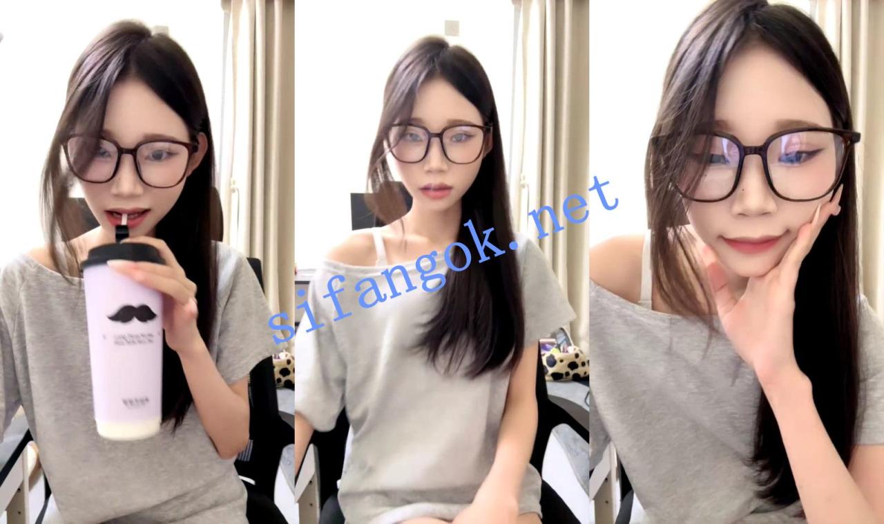 ⚡【粉嫩少萝】清纯19岁卫校护士眼镜妹被男友干！逼粉毛少 9