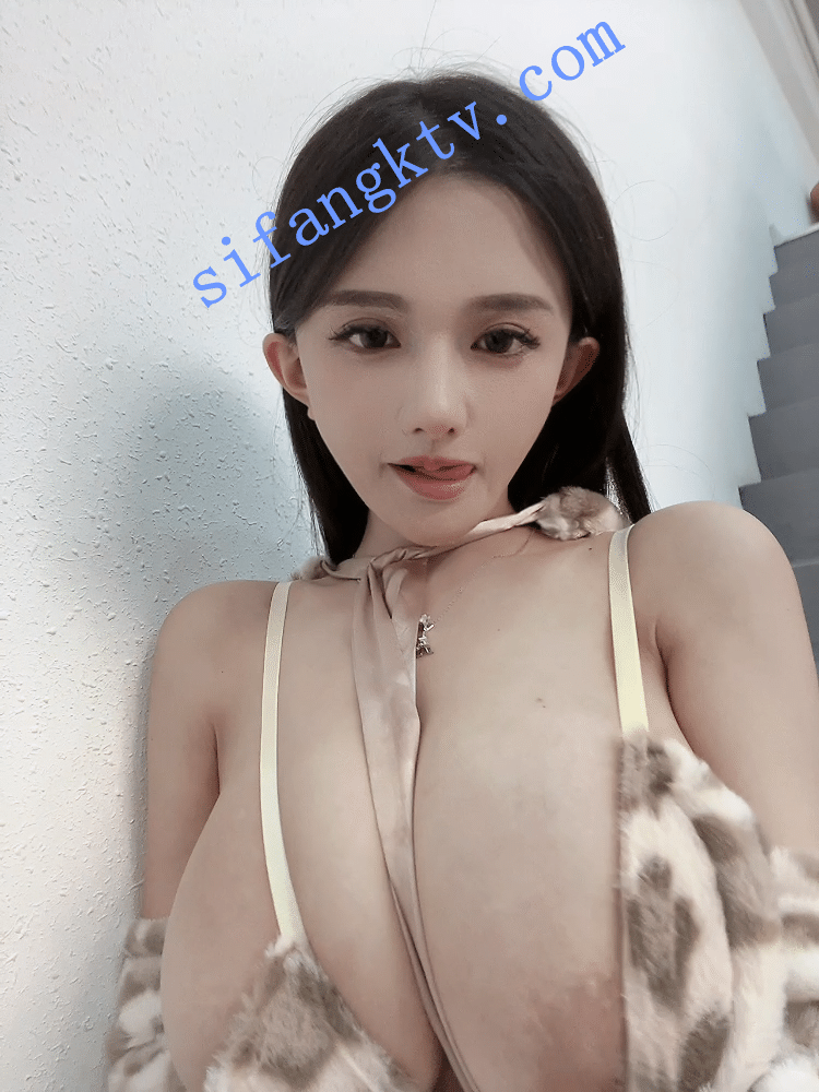 【虎牙古阿扎】4K画质-遮不住的乳晕豹纹比基尼+学院风脱衣【2V】【2.97G】 6