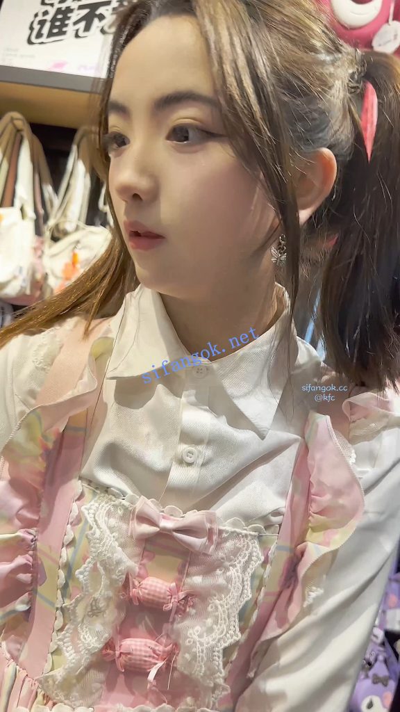 【KFC】双马尾洛丽塔学生妹·撒娇求男友买礼物·内内穿肉丝外【1V】【340M】 7 【KFC】双马尾洛丽塔学生妹·撒娇求男友买礼物·内内穿肉丝外【1V】【340M】 7