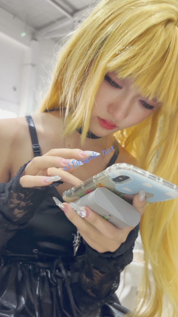 【KFC】短网袜COSER专注玩手机·白色内内露在外面前后CD【1V】【495M】 7