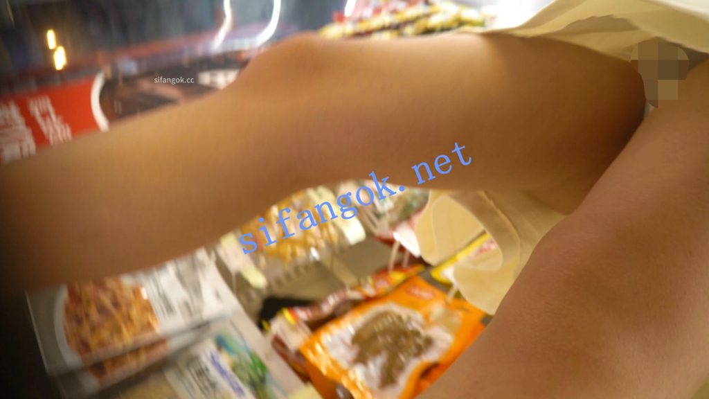 （空城原创）白裙性感小姐姐逛街，微透白N前面透明【1V】【320M】 4