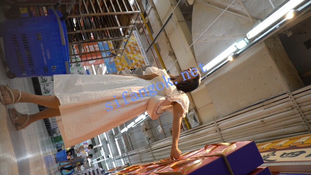 (空城原创)白长裙小少妇逛超市,淡青无痕N紧裹肥臀【1V】【292M】 2 (空城原创)白长裙小少妇逛超市,淡青无痕N紧裹肥臀【1V】【292M】 2