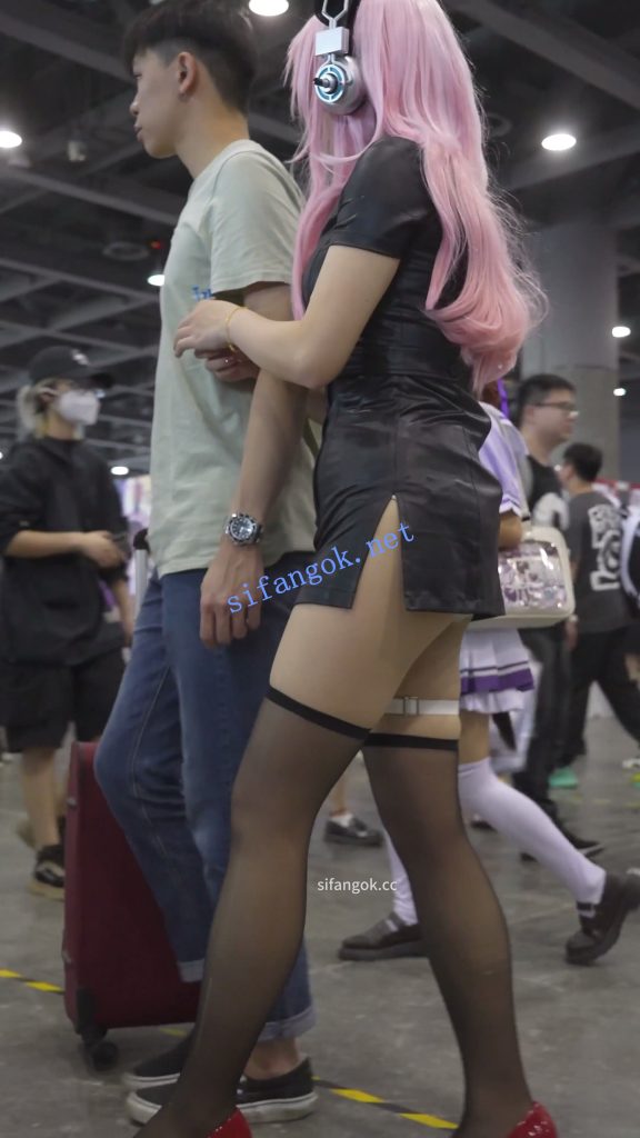 【xxn-361】黑色开衩旗袍cos小姐姐..条纹内裤穿在肉丝外面【1V】【532M】 1