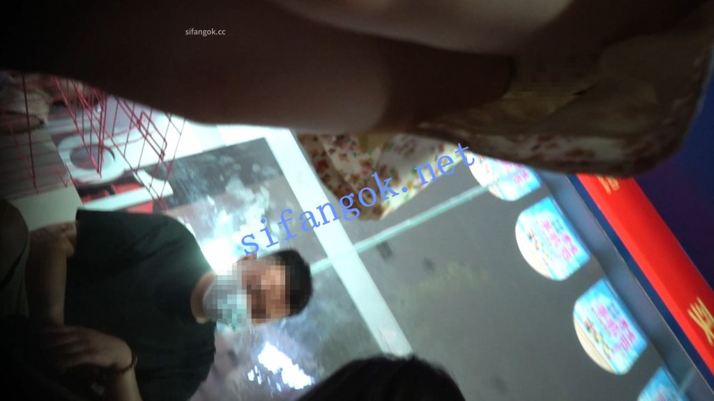 （空城原创）花花连衣裙可爱小姐姐，菠萝图案小N包裹翘臀【1V】【501M】 8