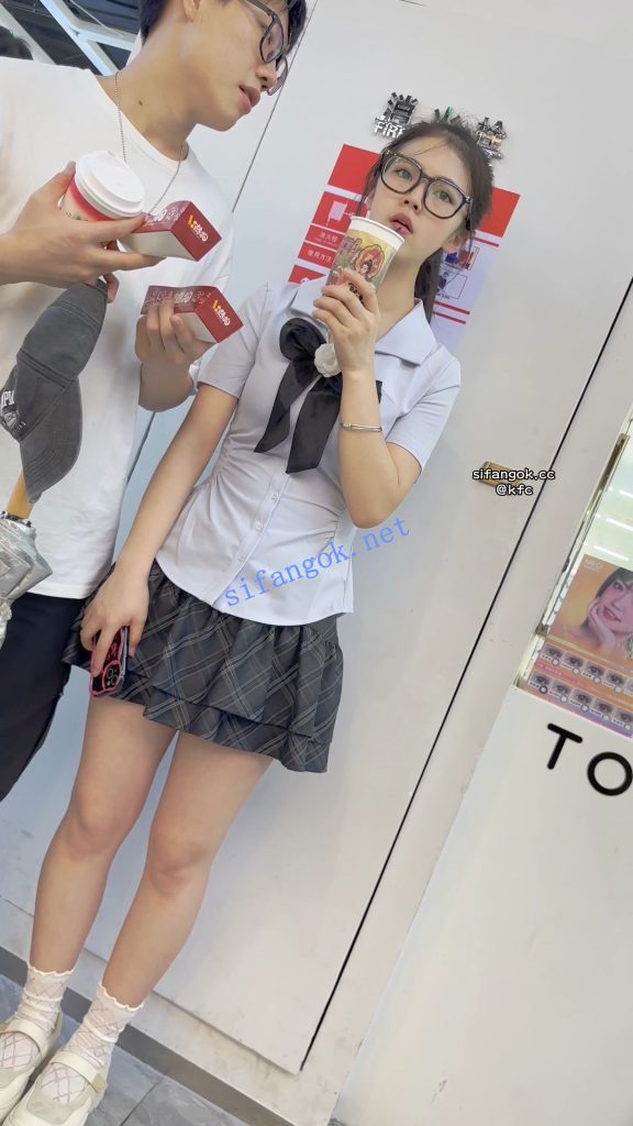 【KFC】JK制服学生妹和男友买奶茶·短裙白色内内低角度超长CD【1V】【1.29G】 9