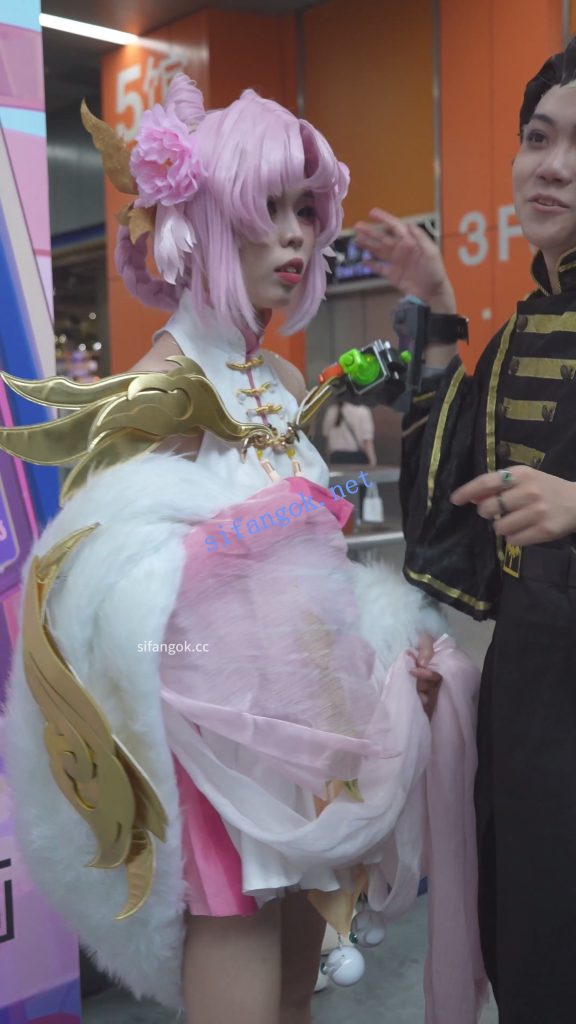 【xxn-364】极品超短露背裙cos小姐姐..窄内带翅膀屁股有点黑【1V】【825M】 1