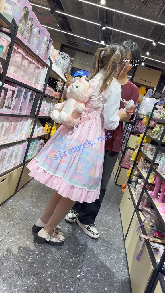 【KFC】双马尾洛丽塔学生妹·撒娇求男友买礼物·内内穿肉丝外【1V】【340M】 8 【KFC】双马尾洛丽塔学生妹·撒娇求男友买礼物·内内穿肉丝外【1V】【340M】 8