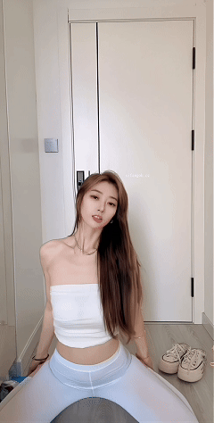 快手经典顶B摇主播 微漫天 26最新骆驼趾顶B骚舞+首次掰穴秀【27V】【3.12G】 2