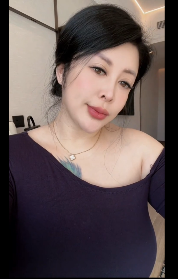 【抖音巨乳】刘海螺 无套喷水啪啪后入 露点道具插逼福利【20V】【852M】 5