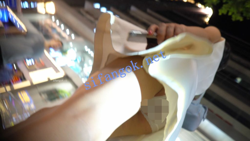 （空城原创）白裙性感小姐姐逛街，微透白N前面透明【1V】【320M】 2