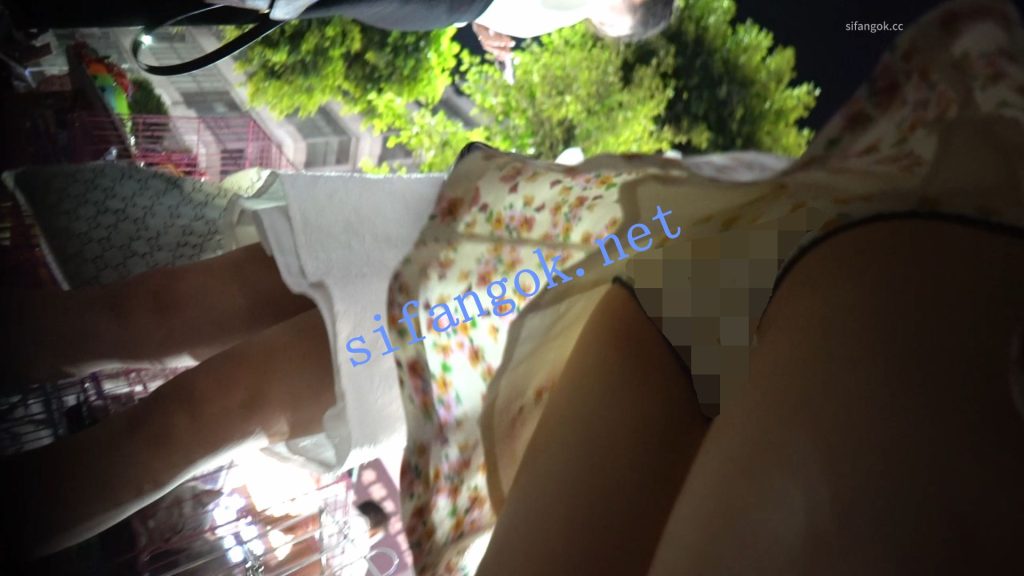 （空城原创）花花连衣裙可爱小姐姐，菠萝图案小N包裹翘臀【1V】【501M】 1