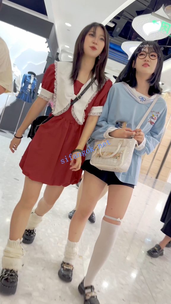 【KFC】长裙学生妹和舍友逛街·有说有笑毫无察觉身后被CD【1V】【1.37G】 5 【KFC】长裙学生妹和舍友逛街·有说有笑毫无察觉身后被CD【1V】【1.37G】 5