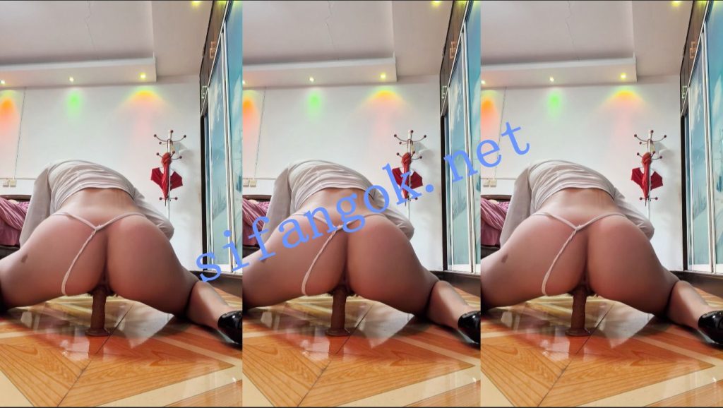 【抖音】爱7火锅儿 小骚妇脱衣舞口活 各种体位抽插 绝逼【1V】【177M】 11