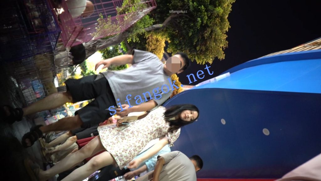 （空城原创）花花连衣裙可爱小姐姐，菠萝图案小N包裹翘臀【1V】【501M】 5