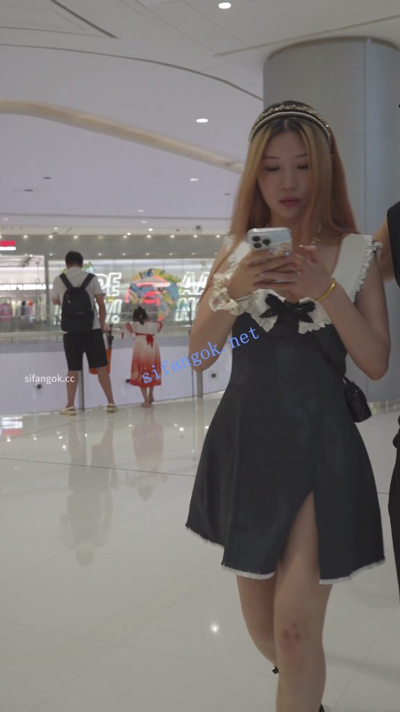 (BC-AA-651)金发美女和男友逛街..开叉裙配蕾丝粉内骚气十足【1V】【295M】 4