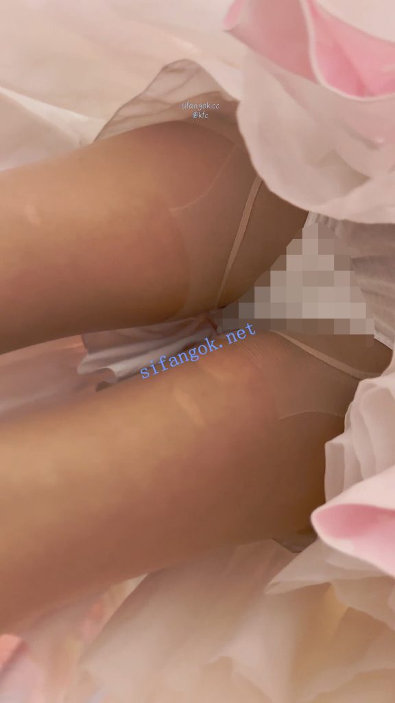 【KFC】双马尾洛丽塔学生妹·撒娇求男友买礼物·内内穿肉丝外【1V】【340M】 6 【KFC】双马尾洛丽塔学生妹·撒娇求男友买礼物·内内穿肉丝外【1V】【340M】 6