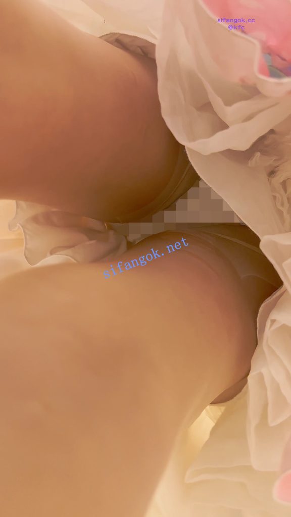 【KFC】双马尾洛丽塔学生妹·撒娇求男友买礼物·内内穿肉丝外【1V】【340M】 1 【KFC】双马尾洛丽塔学生妹·撒娇求男友买礼物·内内穿肉丝外【1V】【340M】 1