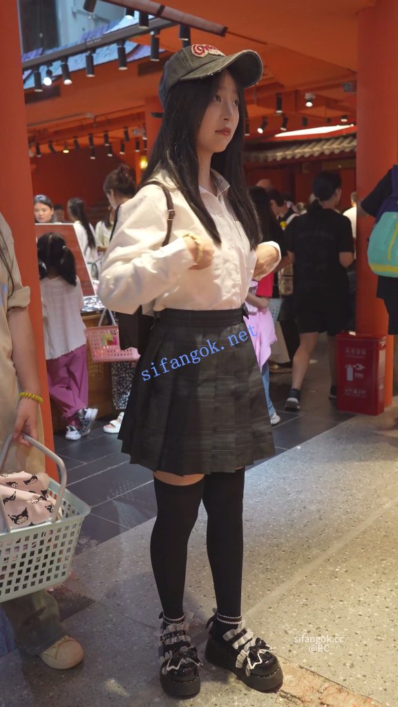 (BC-SSS-109)外纯内骚jk小学妹..过膝袜无痕内夹成丁无防备逛街【1V】【1.53G】 4 (BC-SSS-109)外纯内骚jk小学妹..过膝袜无痕内夹成丁无防备逛街【1V】【1.53G】 4