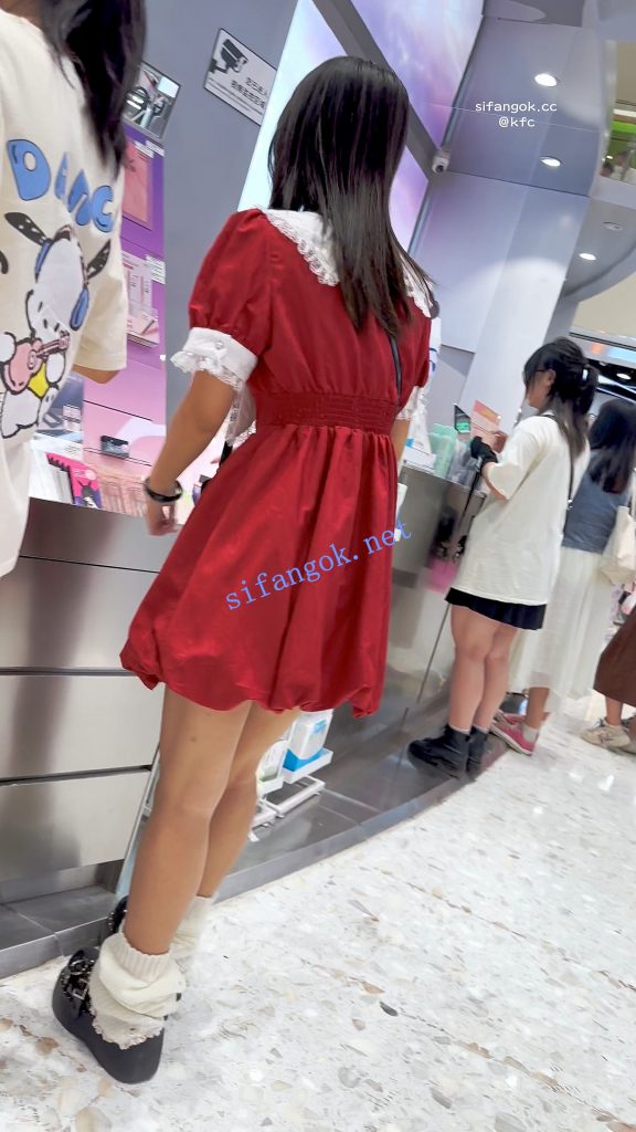 【KFC】长裙学生妹和舍友逛街·有说有笑毫无察觉身后被CD【1V】【1.37G】 13 【KFC】长裙学生妹和舍友逛街·有说有笑毫无察觉身后被CD【1V】【1.37G】 13