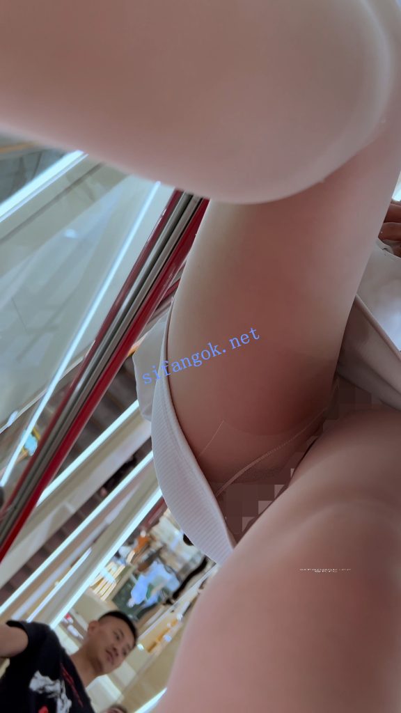 【KFC】包臀裙骚货独自吃小吃·肉丝袜白内直接放在两腿间CD【1V】【1.19G】 5 【KFC】包臀裙骚货独自吃小吃·肉丝袜白内直接放在两腿间CD【1V】【1.19G】 5