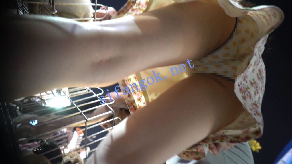 （空城原创）花花连衣裙可爱小姐姐，菠萝图案小N包裹翘臀【1V】【501M】 7