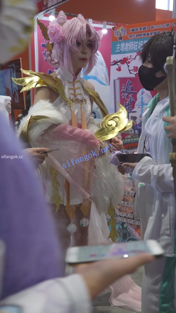 【xxn-364】极品超短露背裙cos小姐姐..窄内带翅膀屁股有点黑【1V】【825M】 10