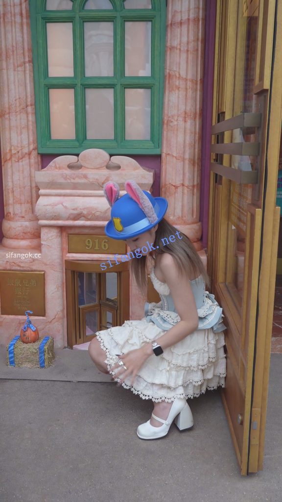 (BC-AA-658)公主裙小姐姐拍照走光..抄底浅黄内夹出13缝【1V】【591M】 1