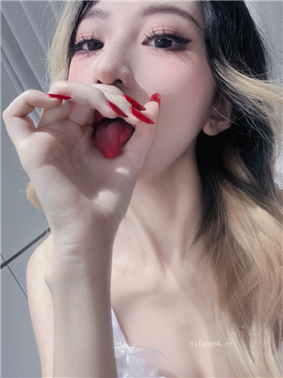 推特福利姬 欣研宝宝 甜美御萝自拍自慰喷水裸舞长腿诱惑【26V31P】【487M】 14