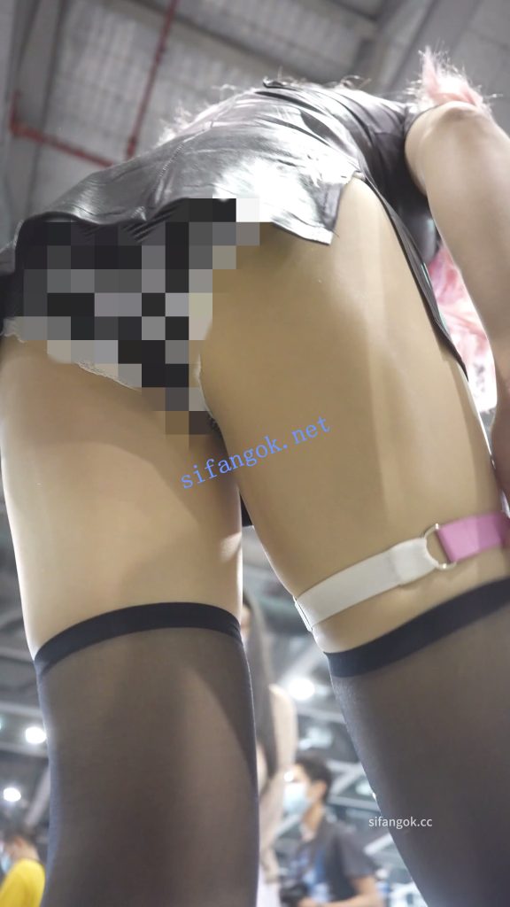 【xxn-361】黑色开衩旗袍cos小姐姐..条纹内裤穿在肉丝外面【1V】【532M】 5