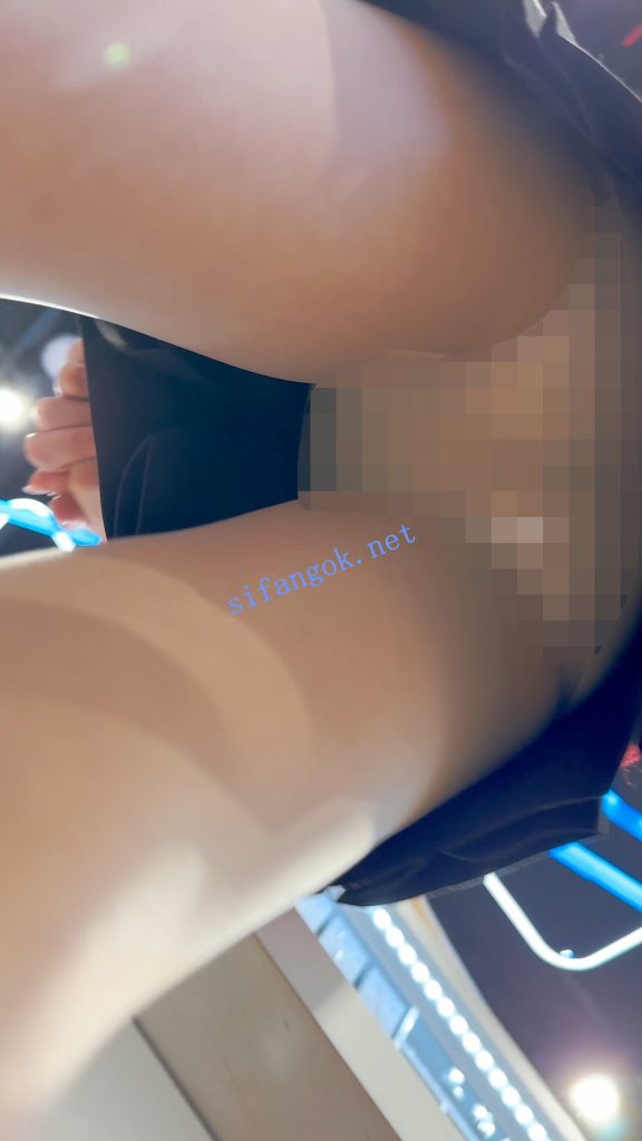 【KFC】短裙学生妹和男友甜蜜逛街·肉色丝袜白色内内前后CD【1V】【907M】 4