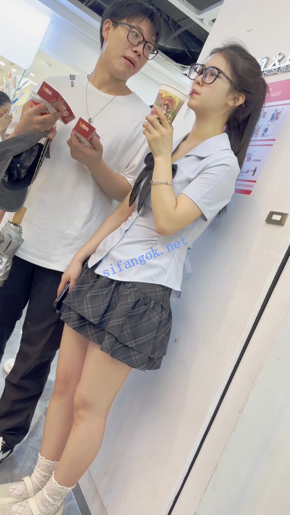 【KFC】JK制服学生妹和男友买奶茶·短裙白色内内低角度超长CD【1V】【1.29G】 14