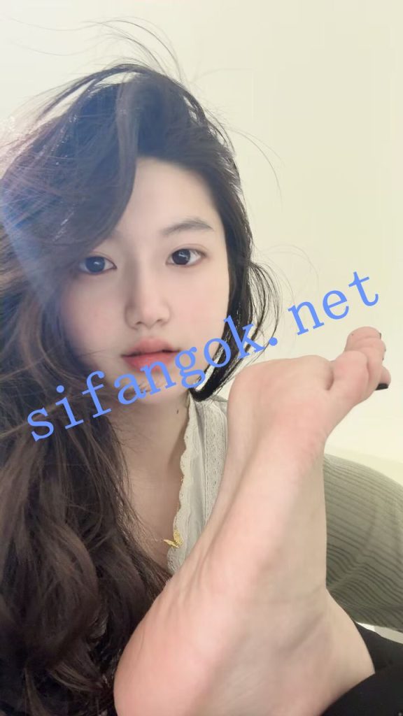 【定制】清纯丝足女神【小佳甜心】超大尺度露脸三点定制【7V】【675M】 1 【定制】清纯丝足女神【小佳甜心】超大尺度露脸三点定制【7V】【675M】 1