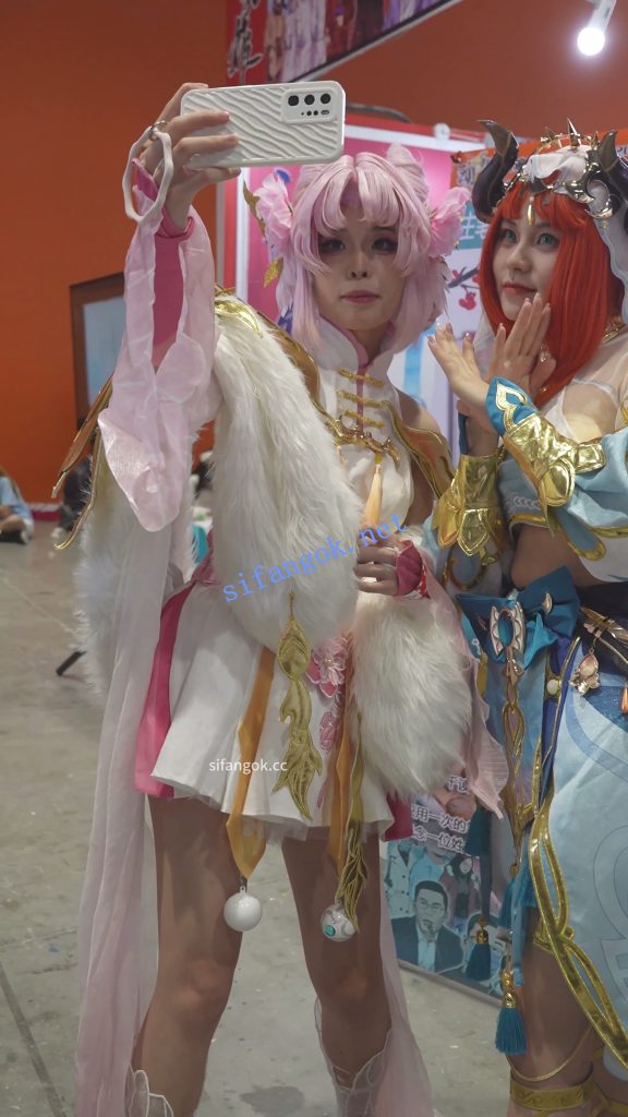 【xxn-364】极品超短露背裙cos小姐姐..窄内带翅膀屁股有点黑【1V】【825M】 8