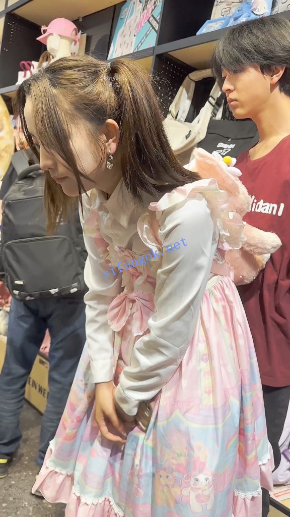 【KFC】双马尾洛丽塔学生妹·撒娇求男友买礼物·内内穿肉丝外【1V】【340M】 12 【KFC】双马尾洛丽塔学生妹·撒娇求男友买礼物·内内穿肉丝外【1V】【340M】 12