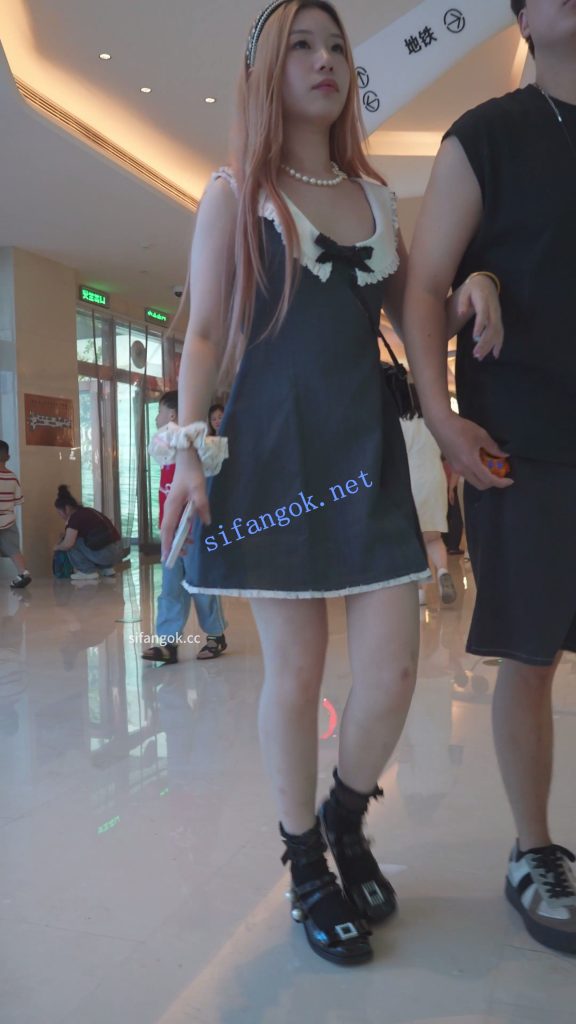 (BC-AA-651)金发美女和男友逛街..开叉裙配蕾丝粉内骚气十足【1V】【295M】 7