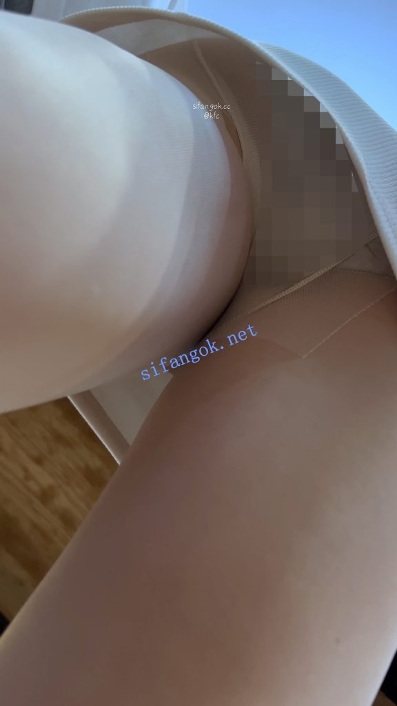 【KFC】包臀裙骚货独自吃小吃·肉丝袜白内直接放在两腿间CD【1V】【1.19G】 2 【KFC】包臀裙骚货独自吃小吃·肉丝袜白内直接放在两腿间CD【1V】【1.19G】 2