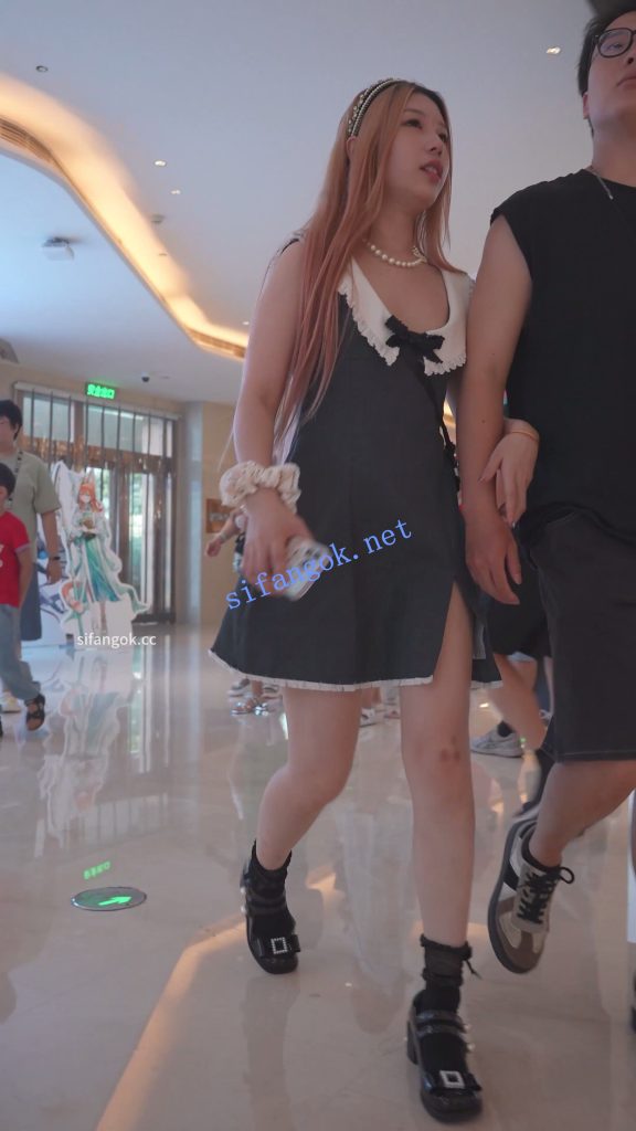 (BC-AA-651)金发美女和男友逛街..开叉裙配蕾丝粉内骚气十足【1V】【295M】 6