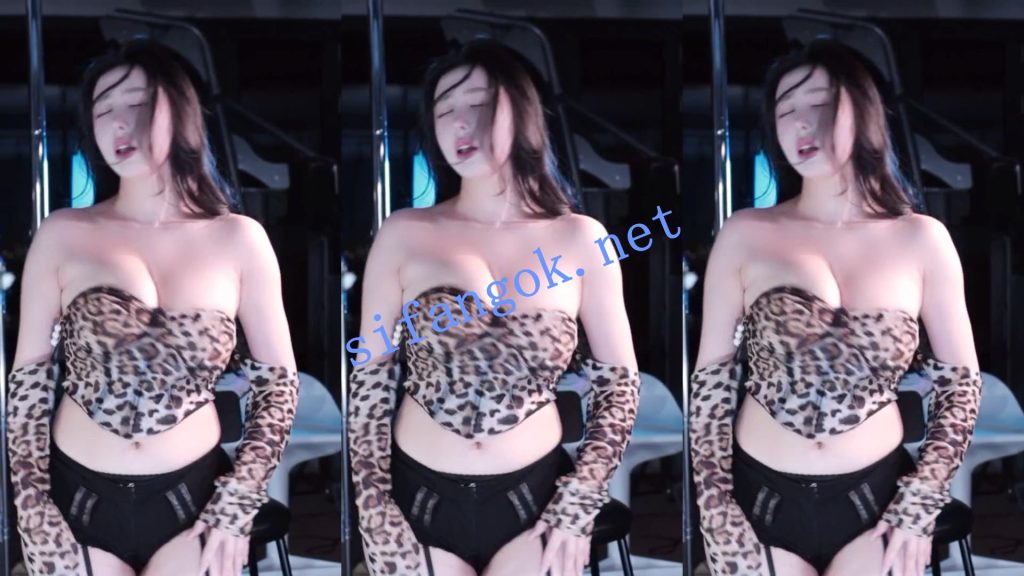 斗鱼 小酒窝翁馨-3 巨乳 露大半个奶 超强抖胸舞 疯狂摆动【4V】【331M】 10 斗鱼 小酒窝翁馨-3 巨乳 露大半个奶 超强抖胸舞 疯狂摆动【4V】【331M】 10