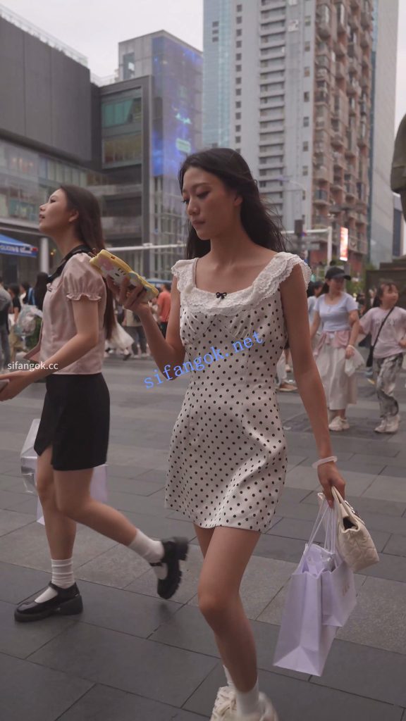 (BC-AA-653)一箭双雕两位小姐姐..粉色窄内透心凉+宽松裙白内【1V】【319M】 5