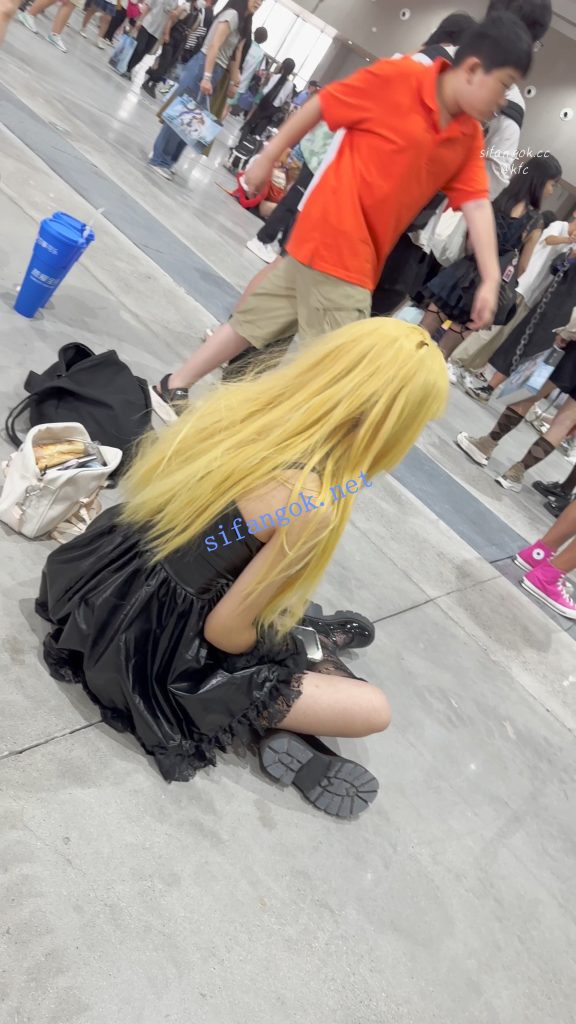 【KFC】短网袜COSER专注玩手机·白色内内露在外面前后CD【1V】【495M】 5