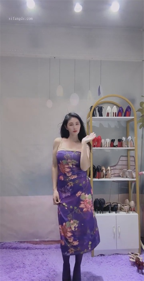 快手骚逼少妇【宇姐姐】好身材大长腿，奶圆逼粉一线天，裸舞诱惑，阴户饱满，喜欢猛舔少妇逼的不可错过【8V】【1.1G】 15