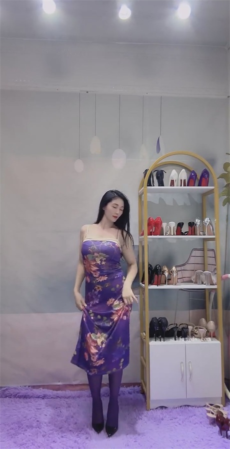 快手骚逼少妇【宇姐姐】好身材大长腿，奶圆逼粉一线天，裸舞诱惑，阴户饱满，喜欢猛舔少妇逼的不可错过【8V】【1.1G】 11