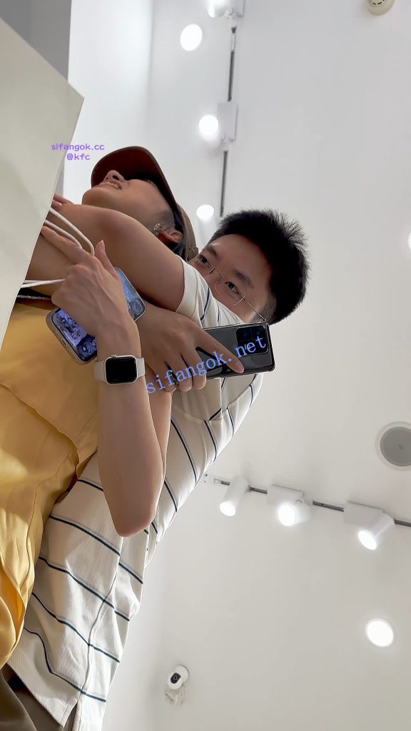 【KFC】靓女和男友逛街·打打闹闹满街撒狗粮·长裙白色内内【1V】【243M】 5