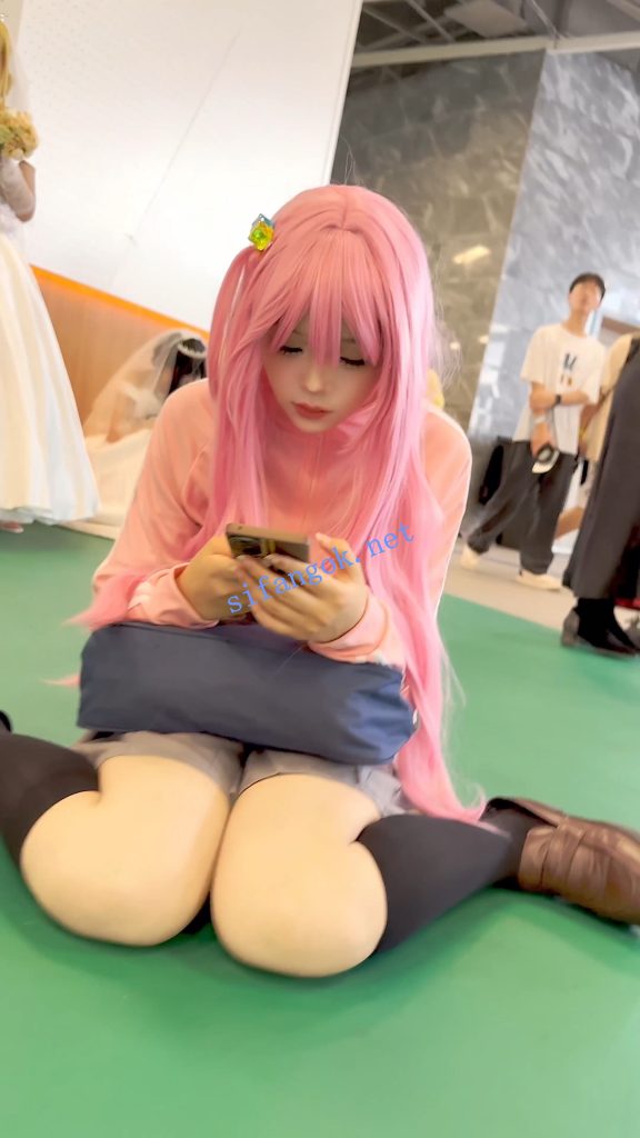 【KFC】超萌JK学生妹COSER·呆萌可爱眼神·短裙下穿了骚窄内【1V】【1.49G】 15 【KFC】超萌JK学生妹COSER·呆萌可爱眼神·短裙下穿了骚窄内【1V】【1.49G】 15