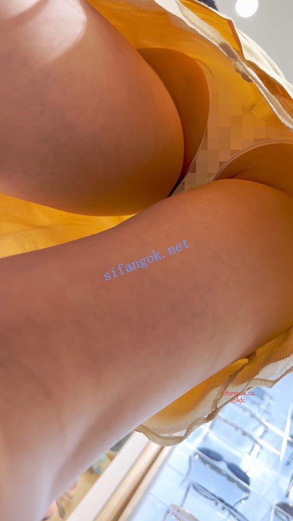 【KFC】靓女和男友逛街·打打闹闹满街撒狗粮·长裙白色内内【1V】【243M】 7