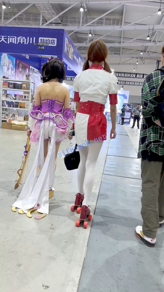 【KFC】新手学妹玩轮滑·一直扭动露出白丝屁股·真怕摔我怀里【1V】【517M】 17 【KFC】新手学妹玩轮滑·一直扭动露出白丝屁股·真怕摔我怀里【1V】【517M】 17