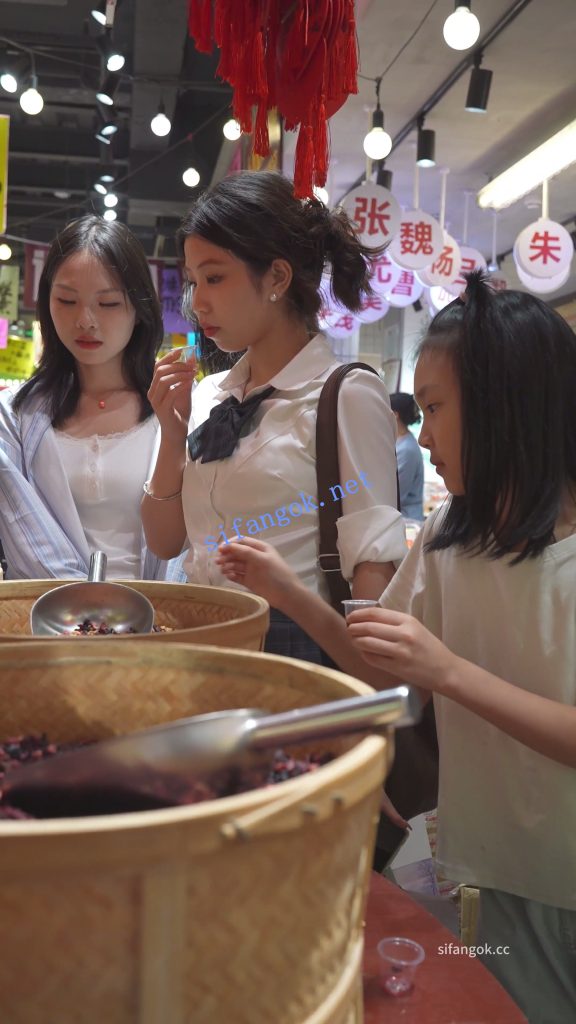 (BC-AA-660)两次抄底喜欢百褶裙的小姐姐..超薄肉丝白内【1V】【1.42G】 9