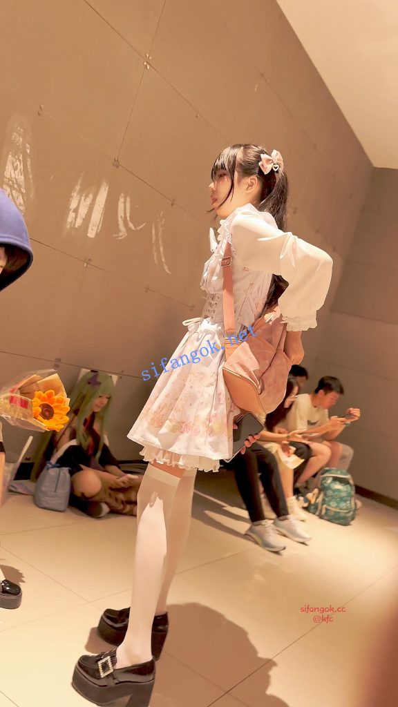 【KFC】超美的双马尾萝莉逛街·甜妹风白色过膝袜白内前后CD【1V】【457M】 2 【KFC】超美的双马尾萝莉逛街·甜妹风白色过膝袜白内前后CD【1V】【457M】 2