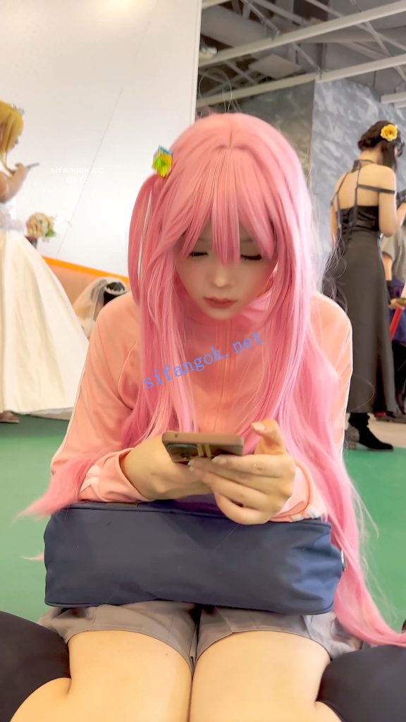 【KFC】超萌JK学生妹COSER·呆萌可爱眼神·短裙下穿了骚窄内【1V】【1.49G】 8 【KFC】超萌JK学生妹COSER·呆萌可爱眼神·短裙下穿了骚窄内【1V】【1.49G】 8